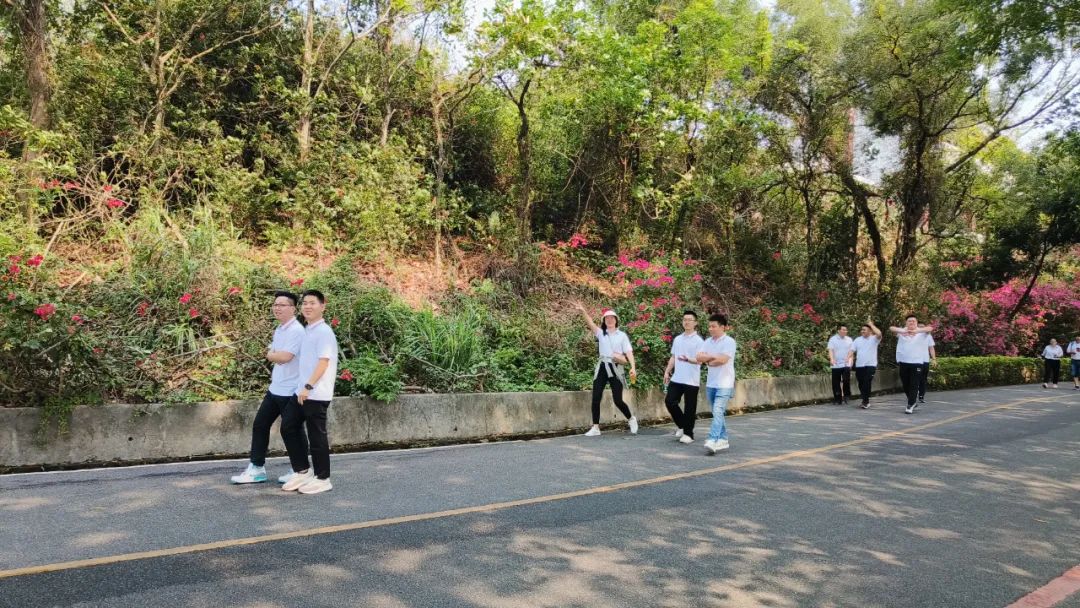 覽紅花湖美景，鑄藍(lán)柯路精神